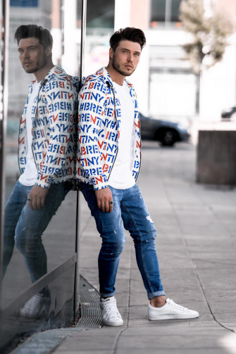 Veste blanche imprimé Brentiny bleu/rouge