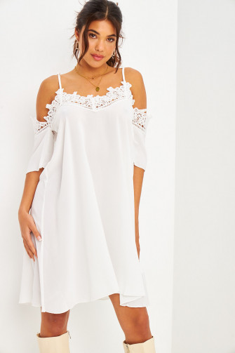 Robe fluide épaules dénudées