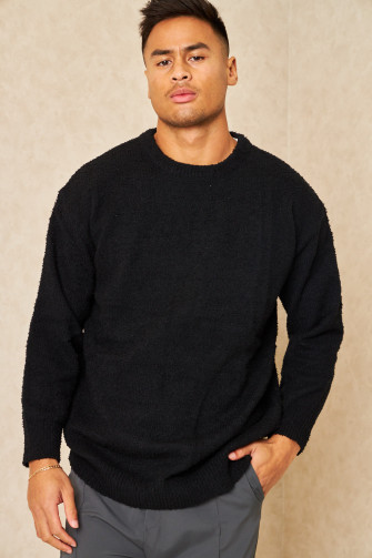 Pull noir effet duveteux
