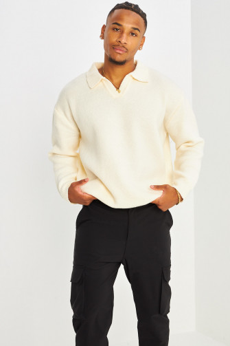 Pull beige ample à col à rabats