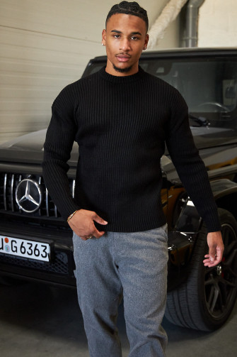 Pull noir en maille à col rond
