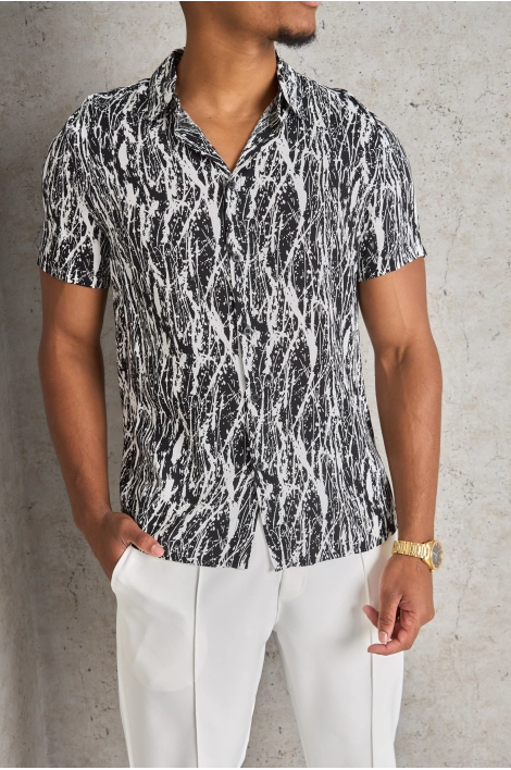 Chemise noire à motif taché