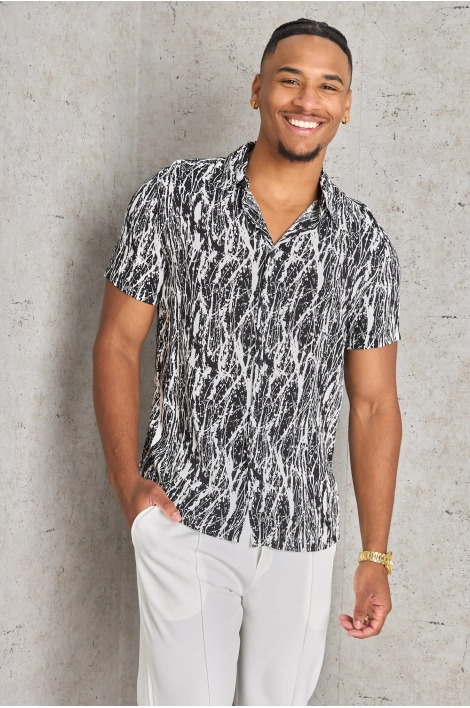 Chemise noire à motif taché