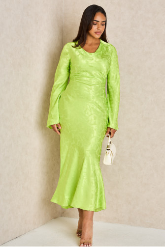 Robe ample satinée et ajustable au dos à motif fleuri vert anis