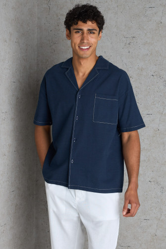 Chemise bleu foncé à manches courtes