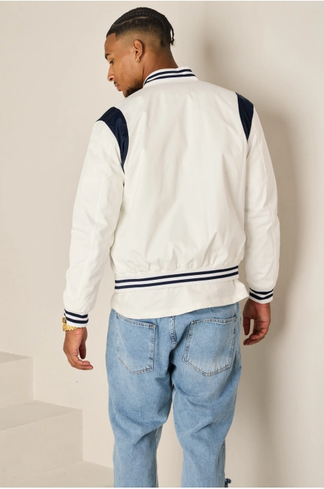 Bomber blanc à détails bleu foncé