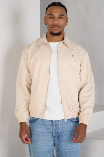 Veste beige zippée à cœur sur la poitrine