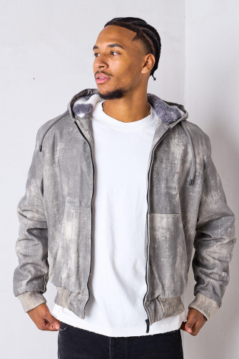 Manteau court gris délavé à doublure fausse fourrure