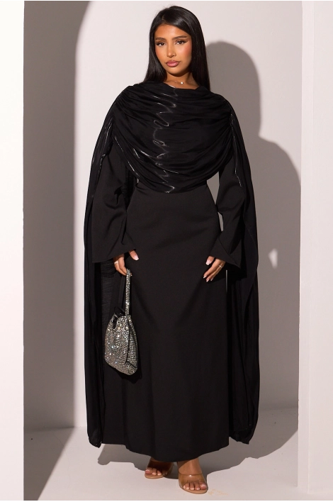 Robe noire à empiècement drapé satiné