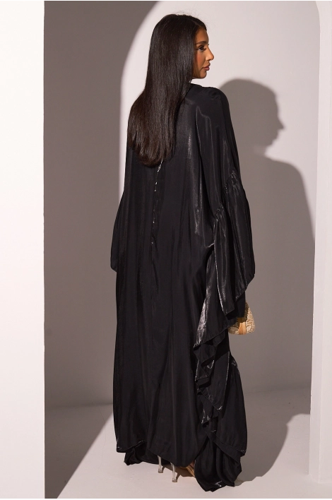 Robe noire à manches chauve-souris fluide