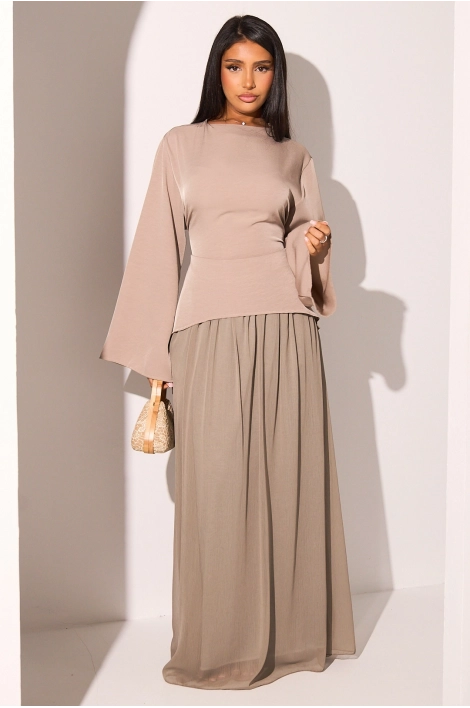 Ensemble deux pièces haut à manches longues + jupe taupe clair