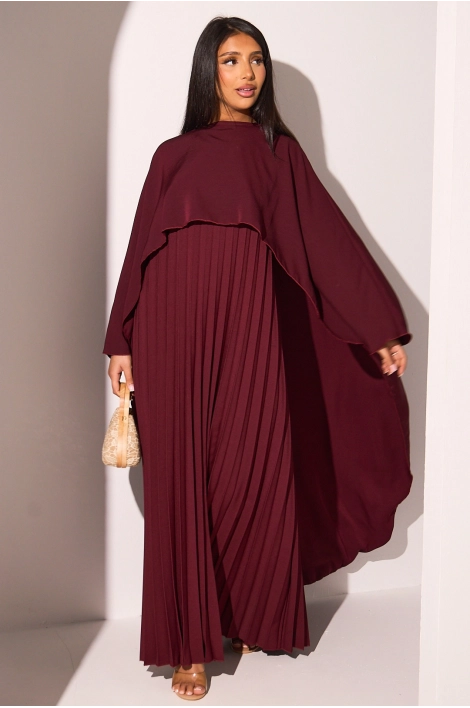 Robe plissée bordeaux à empiècement asymétrique