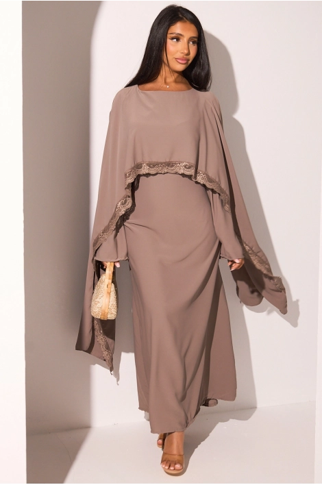 Robe taupe à empiècement asymétrique avec effet dentelle