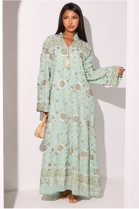 Abaya vert clair à motifs floraux de perles dorées et sequins argentés