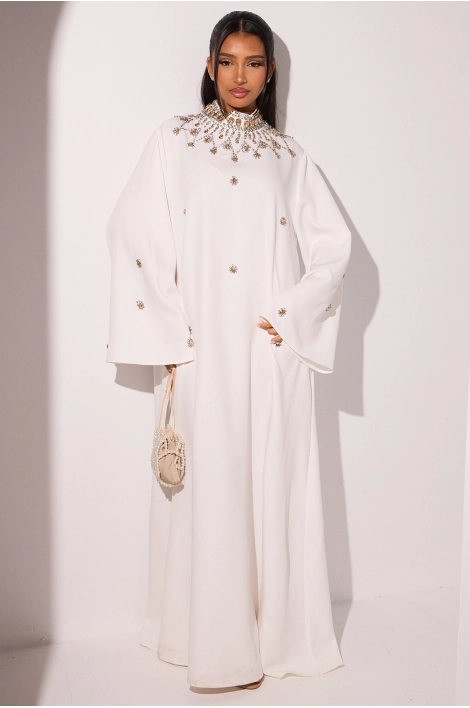 Abaya blanche à col orné de strass colorés