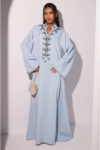 Abaya bleu clair à motifs floraux perlés noirs