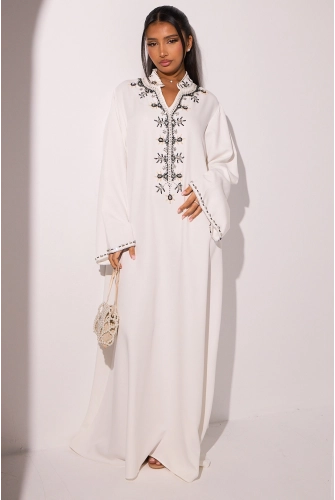 Abaya blanche à motifs floraux perlés noirs