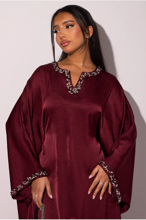 Abaya bordeaux à col v perlé