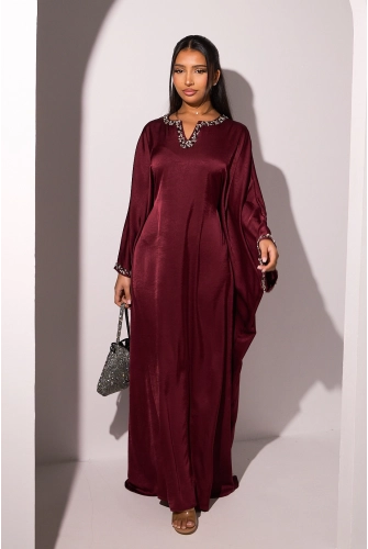Abaya bordeaux à col v perlé