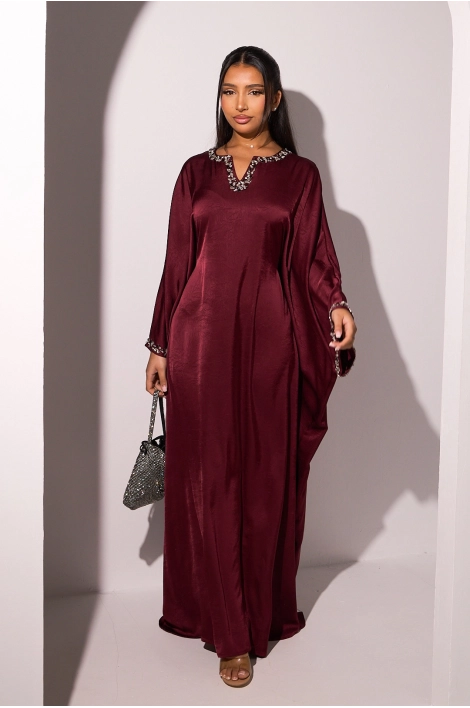 Abaya bordeaux à col v perlé