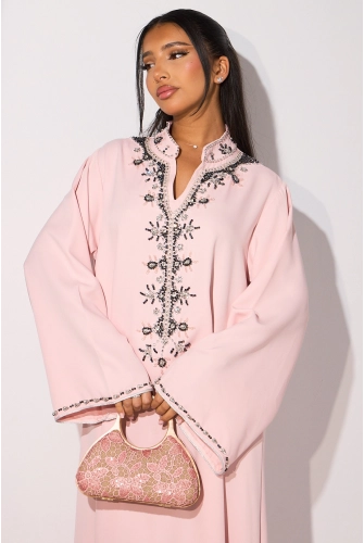 Abaya rose clair à motifs floraux perlés noirs