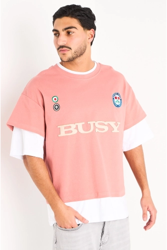 Tee-shirt vieux rose à manches trois quarts blanches effet superposition et broderies