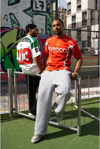 Tee-shirt rouge à inscriptions