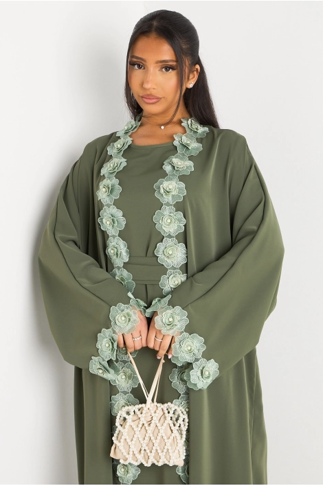 Ensemble deux pièces vert robe + kimono à motifs floraux perlés