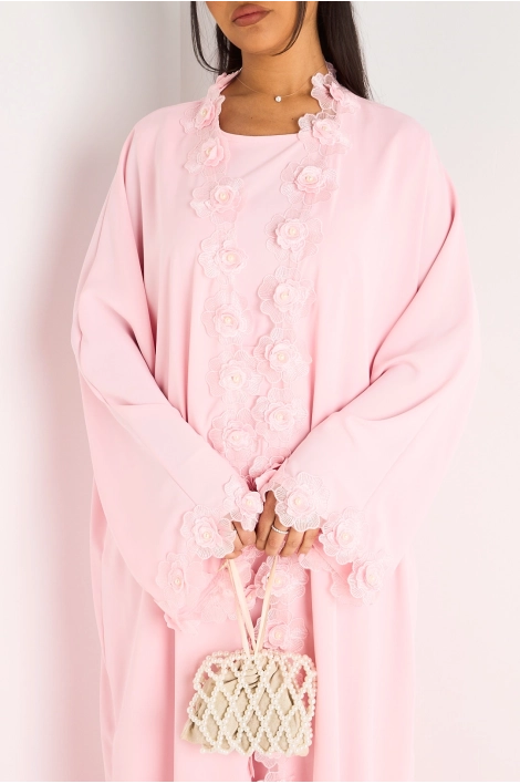 Ensemble deux pièces rose robe + kimono à motifs floraux perlés