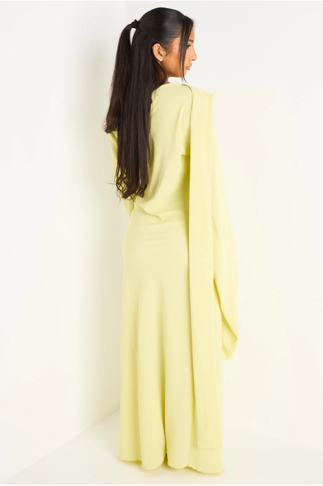 Robe jaune à empiècement drapé et manche asymétrique