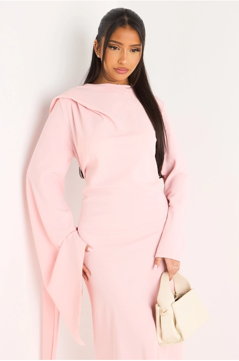 Robe rose à empiècement drapé et manche asymétrique