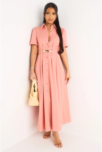 Robe longue de couleur saumon cintrée à col rabats et manches courtes