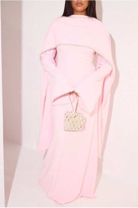 Robe rose perlée à manches pagodes et étole