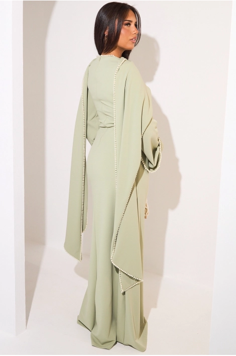 Robe couleur menthe perlée à manches pagodes et étole