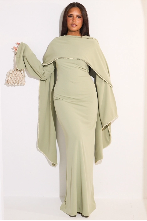 Robe couleur menthe perlée à manches pagodes et étole