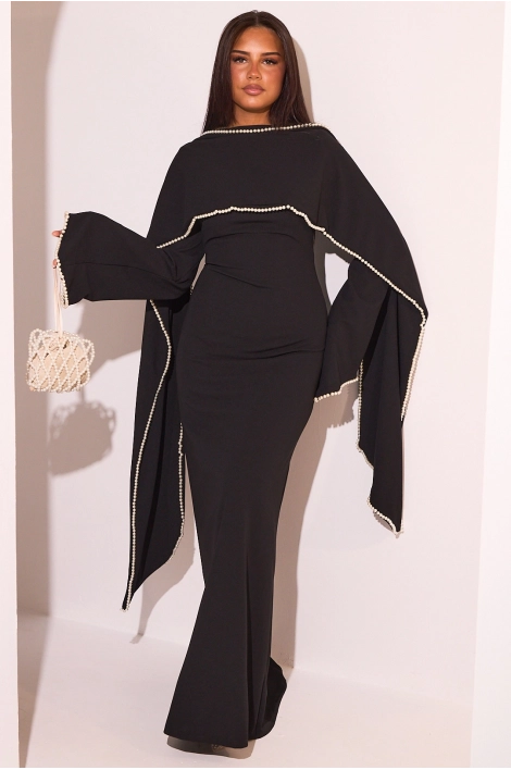 Robe noire perlée à manches pagodes et étole