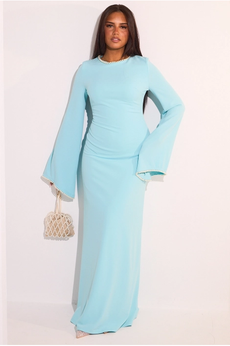 Robe bleu clair perlée à manches pagodes et étole