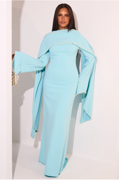 Robe bleu clair perlée à manches pagodes et étole