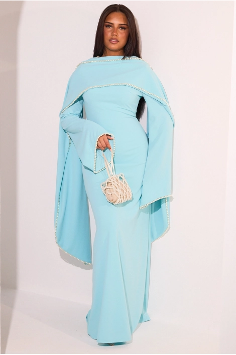 Robe bleu clair perlée à manches pagodes et étole