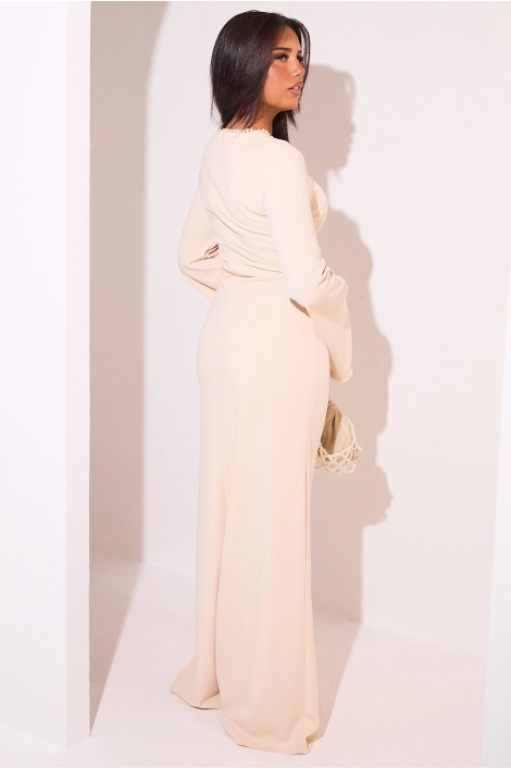 Robe beige perlée à manches pagodes et étole
