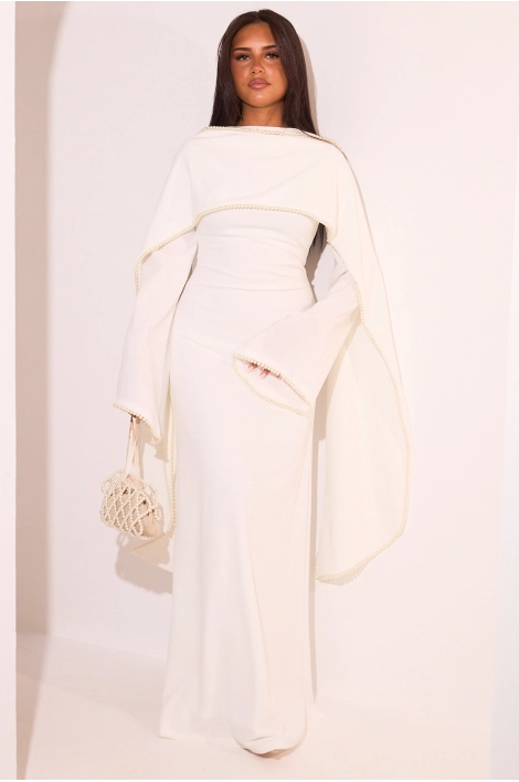 Robe blanche perlée à manches pagodes et étole