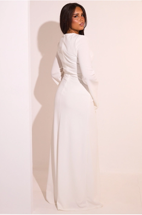 Robe blanche perlée à manches pagodes et étole