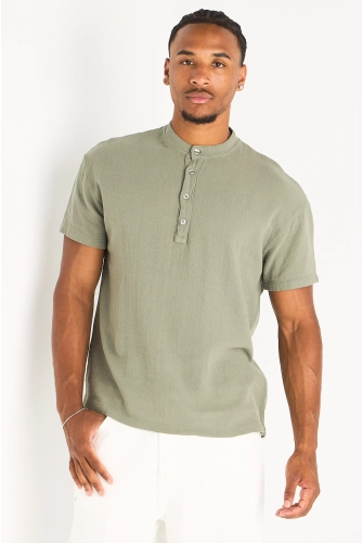 T-shirt kaki à col ouvert en maille