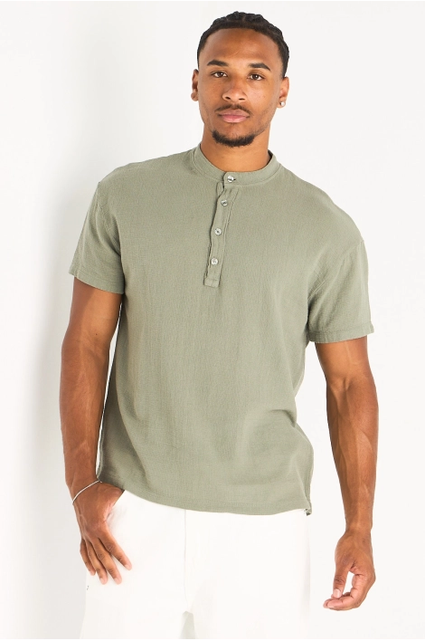 T-shirt kaki à col ouvert en maille