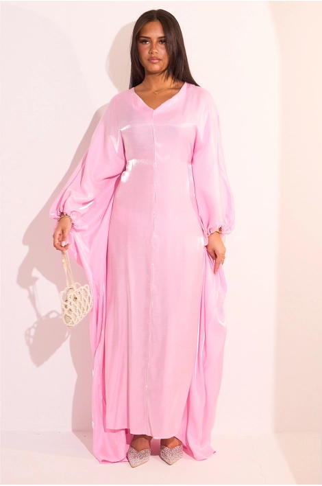 Robe rose clair effet satiné avec strass