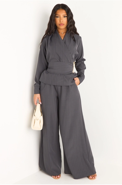 Ensemble deux pièces gris veste style blazer + pantalon à rayures