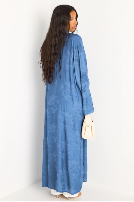 Kimono bleu à motifs floraux