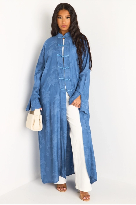 Kimono bleu à motifs floraux