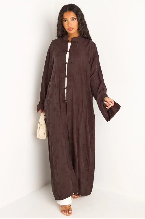 Kimono marron à motifs floraux