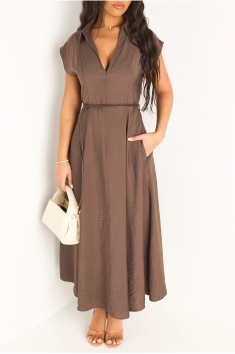 Robe marron à coupe droite ceinturée